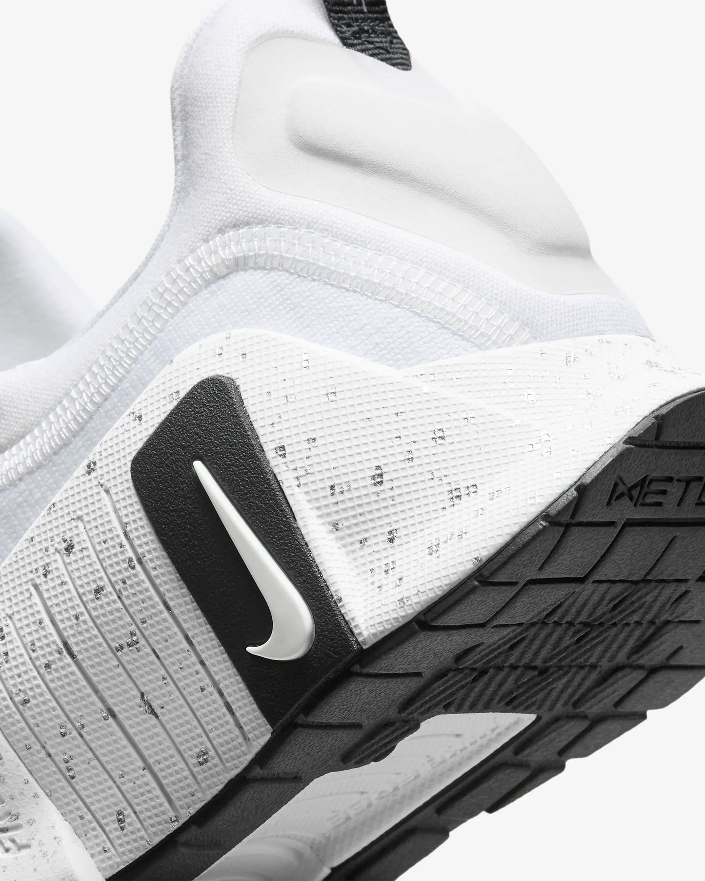 Nike Women's Free Metcon 6 Workout Shoes, White/Metallic Silver/Light Smoke Grey/Black