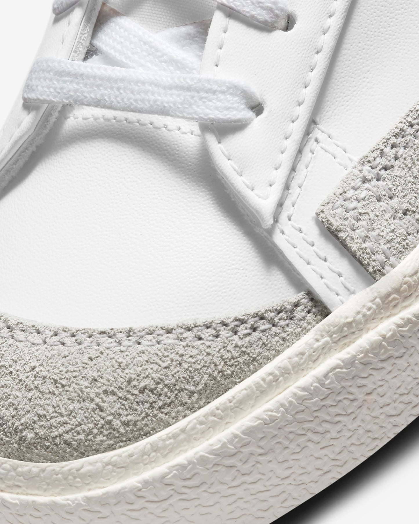 Nike Blazer Low '77 Women's Shoes, White/Sail/White/Black