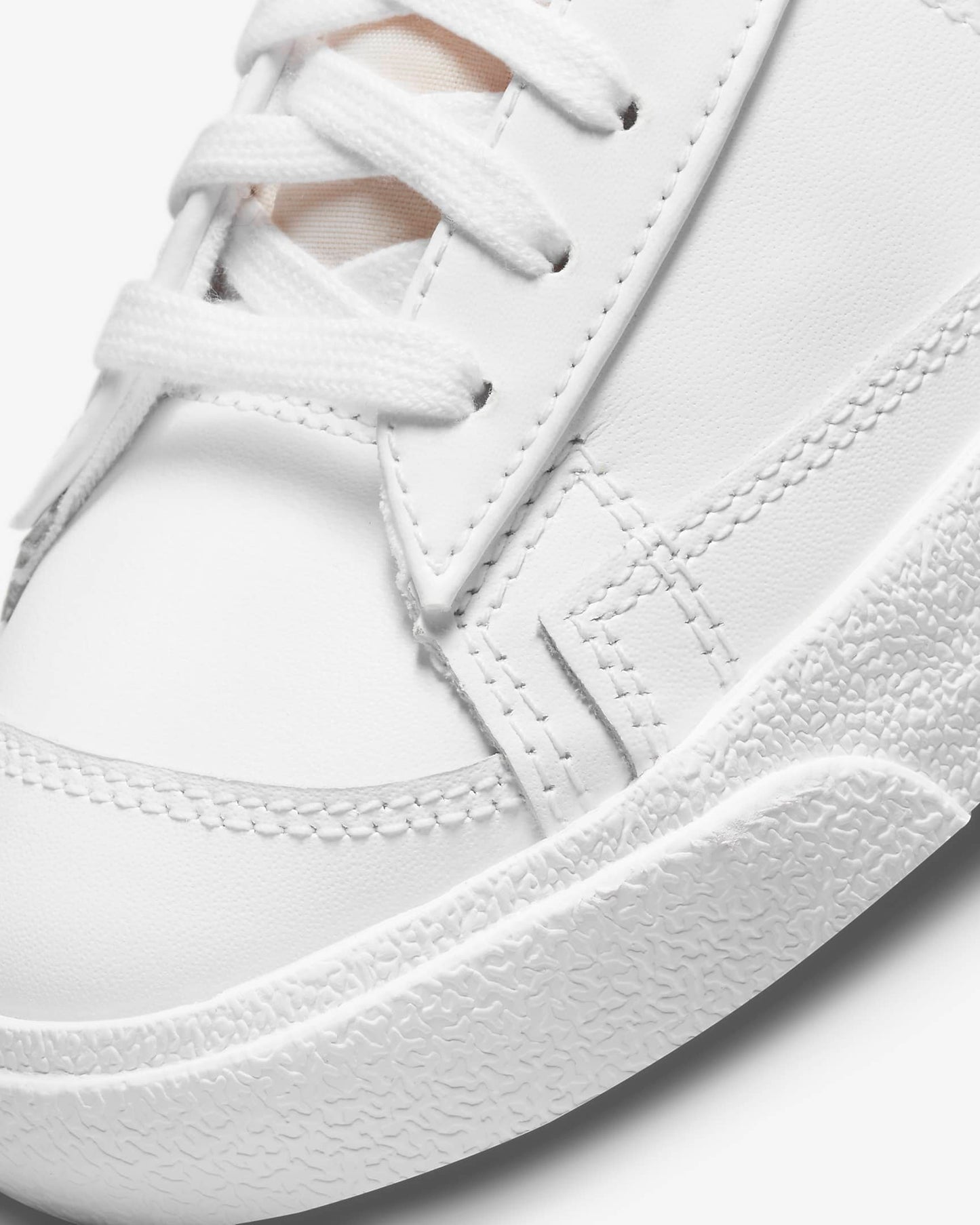 Nike Blazer Mid '77 Women's Shoes, White/White/Peach/White