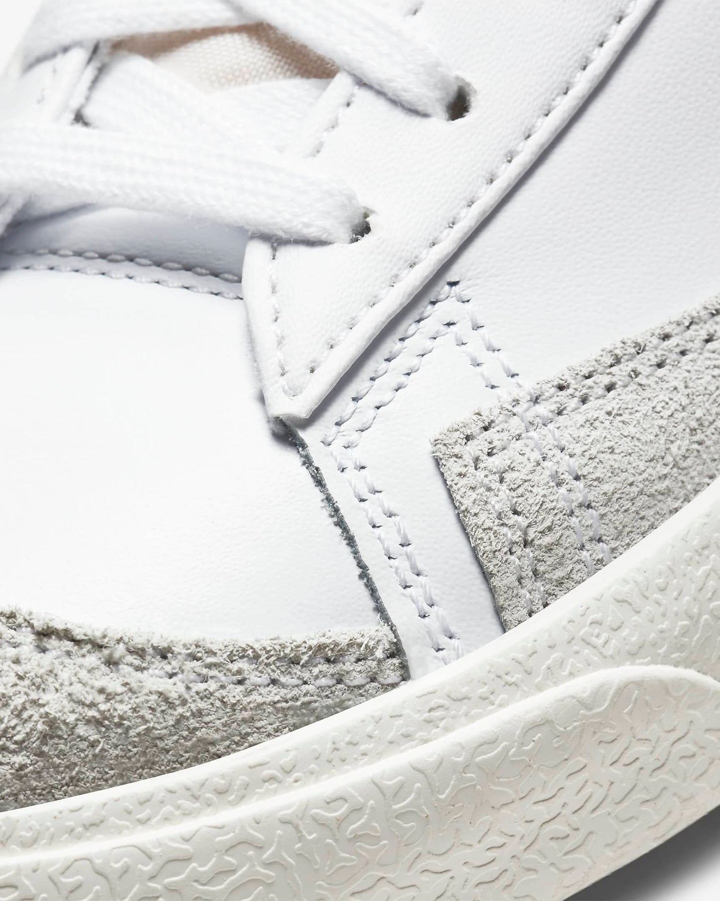 Nike Blazer Mid '77 Women's Shoes, White/Sail/Peach/Black