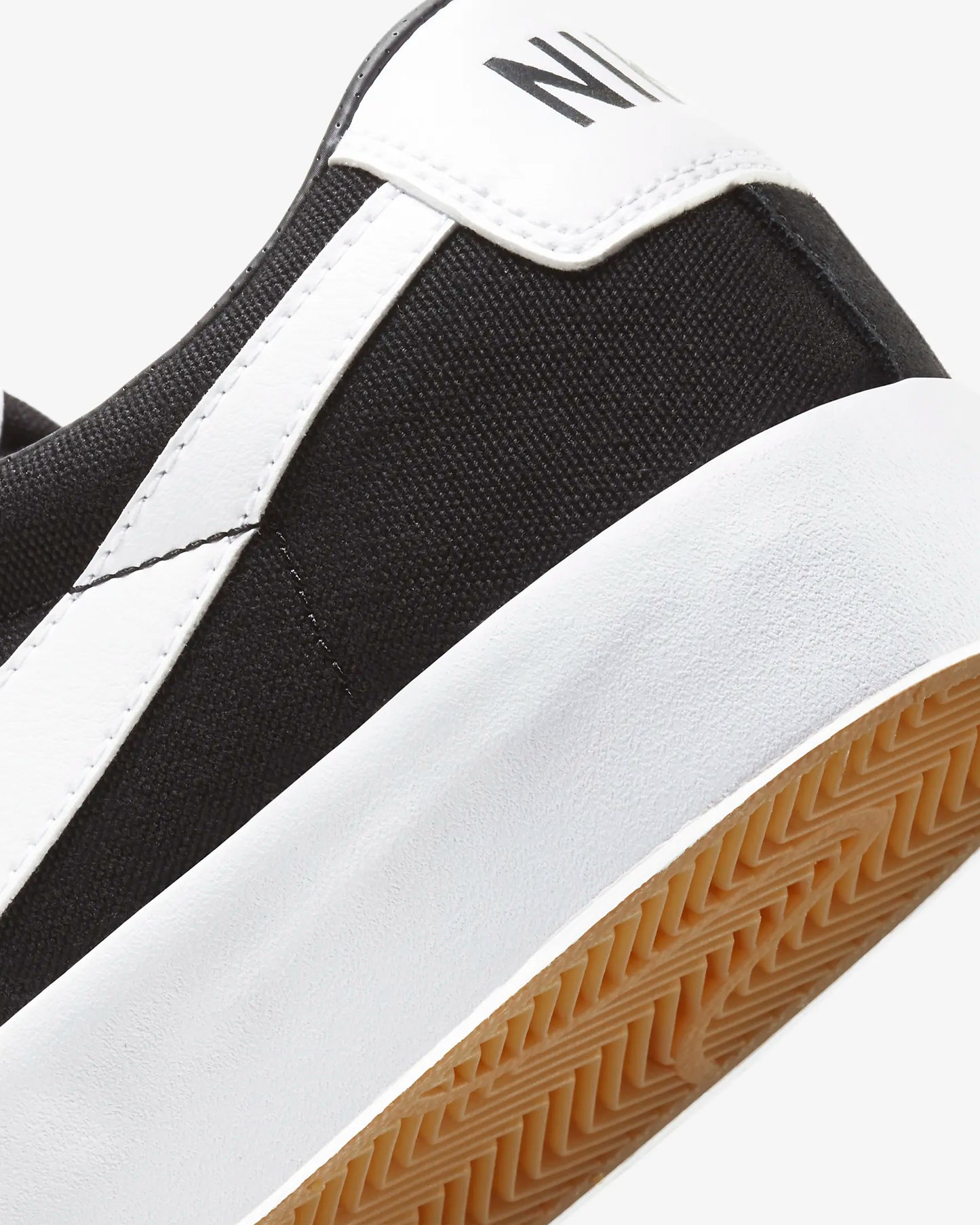 Nike Women's SB Zoom Blazer Low Pro GT Skate Shoes, Black/Black/Gum Light Brown/White